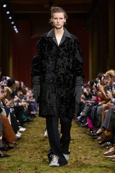 Look 57